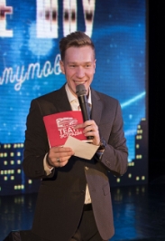 Вечерний вечер с Ильей Хомутовым Вечерний вечер с Ильей Хомутовым
