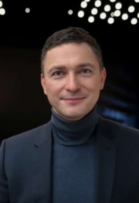 Постер события Онлайн-курс «Стратегии и навыки переговоров», Марат Атнашев.