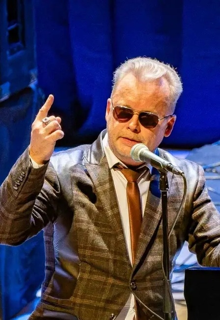 Денис Мажуков (фортепиано, вокал) и Государственный симфонический оркестр УР