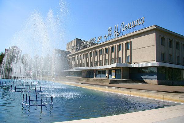 Фото афиши ДК им. В.И. Ленина.