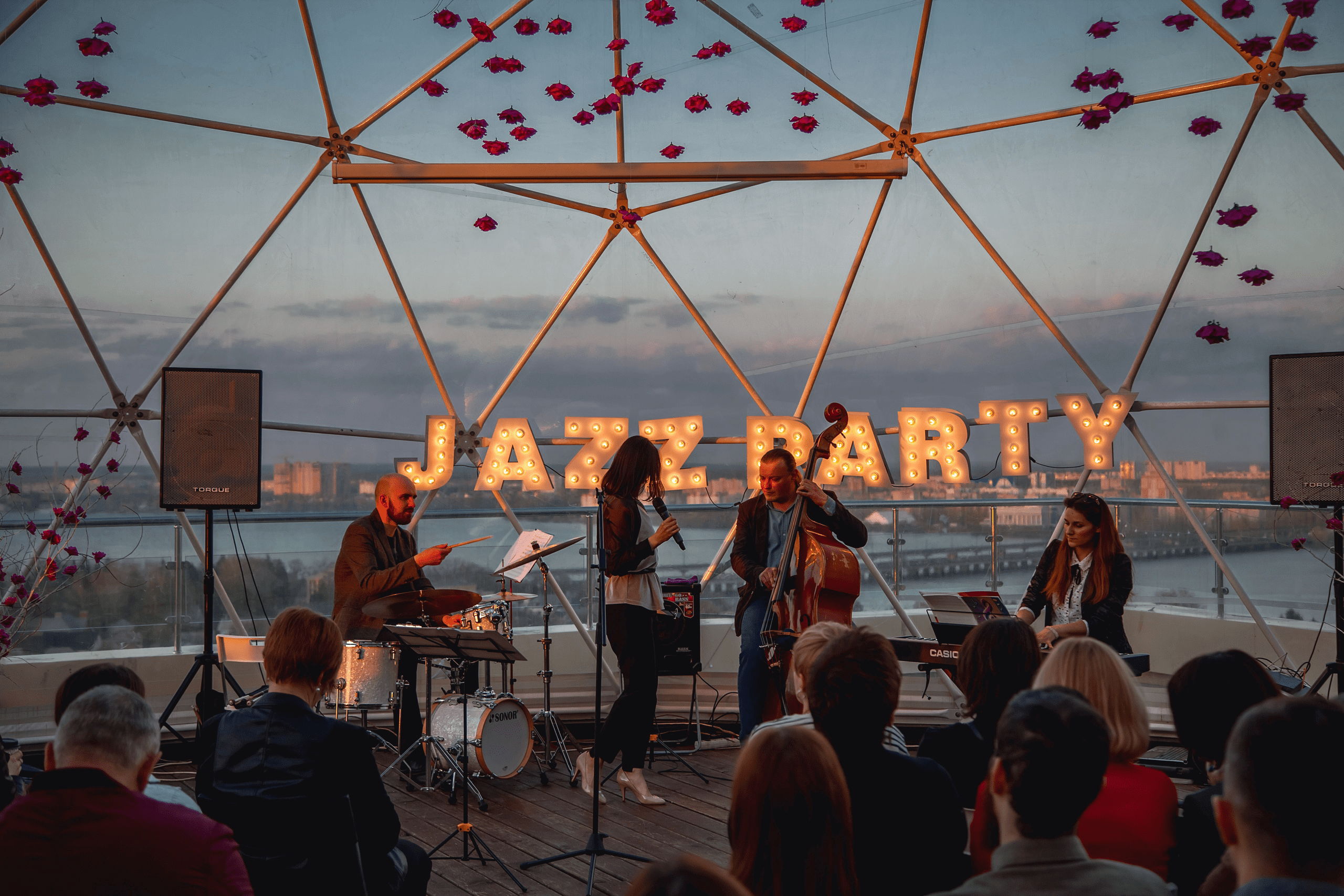 На крыше под куполом» JAZZPARTY - афиша концертов в Воронеже 2024, купить  билеты в концертный зал «На крыше под куполом» JAZZPARTY - KASSIR.RU