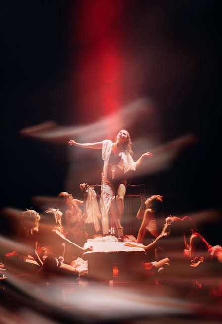 В моей коже: Frame Up версия