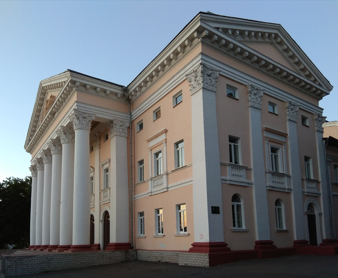 Постер площадки undefined.