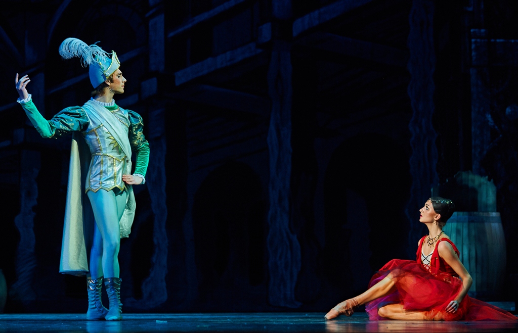 КСРО-ның жалаңаш қыздарының суреттері