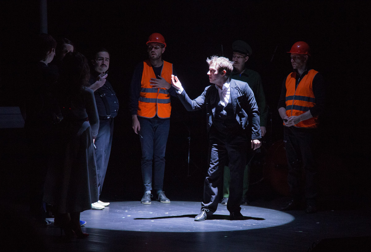 мастерская театральных ремесел андрея. страстной бульвар 8а театральный центр на страстном. мастерская театральных ремесел андрея. спектакль продюсеры. спектакль стулья зала.