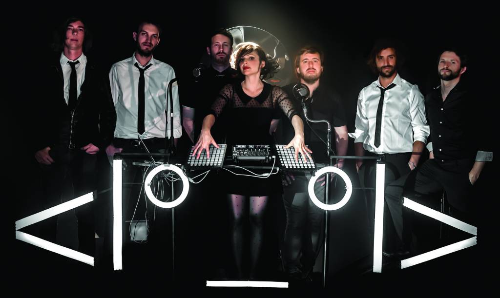 CARAVAN PALACE photo Ok affiches (Crédit - Antoine Delaporte).jpg