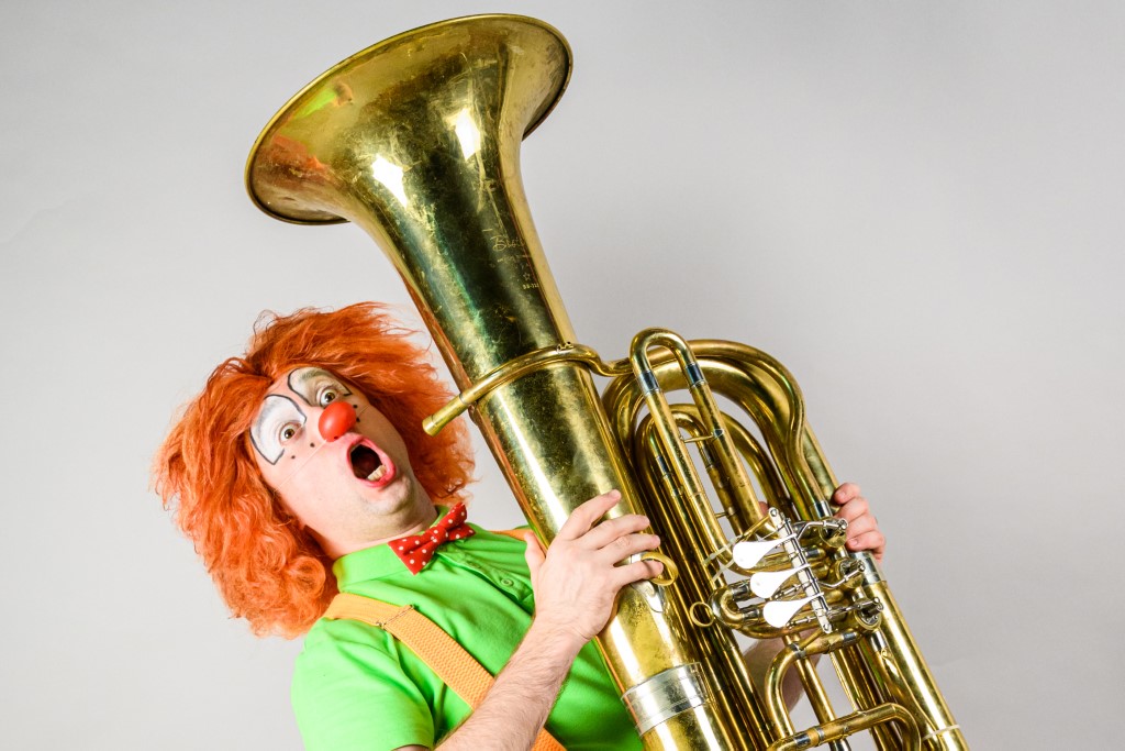 клоун дирижер