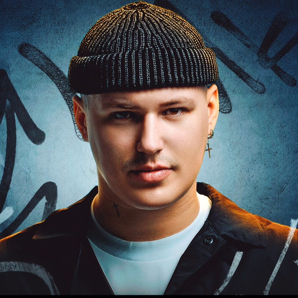 https://cdn.kassir.ru/msk/person/0d3f17f6f03210f5b4b8cf86cadee08a.jpg