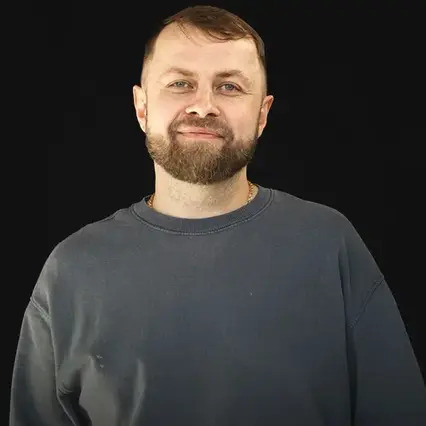 https://cdn.kassir.ru/msk/person/51b668cc1a13096a5be946fb2a76499c.jpg