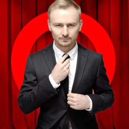 https://cdn.kassir.ru/msk/person/7ef8a2ac9c2e5be2f5479f9c6360a799.jpg