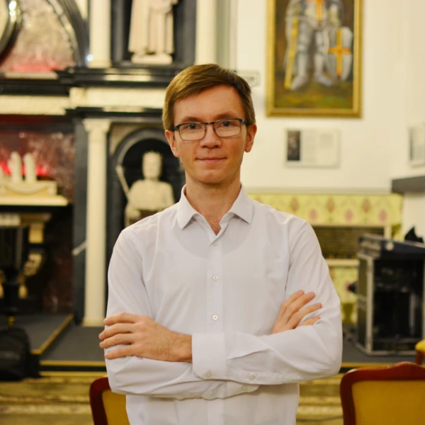 https://cdn.kassir.ru/msk/person/d99ff0dfb33a08cbc3527cad5c81ebc9.jpg