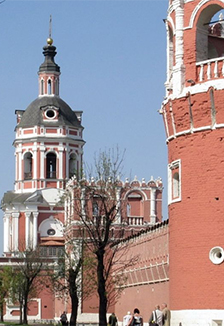Древняя обитель: экскурсия по территории Донского монастыря.