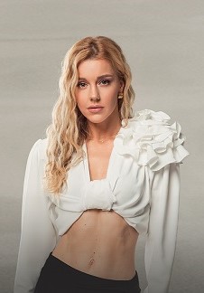 Шұлықтағы екі брюнеткамен онлайн көріңіз