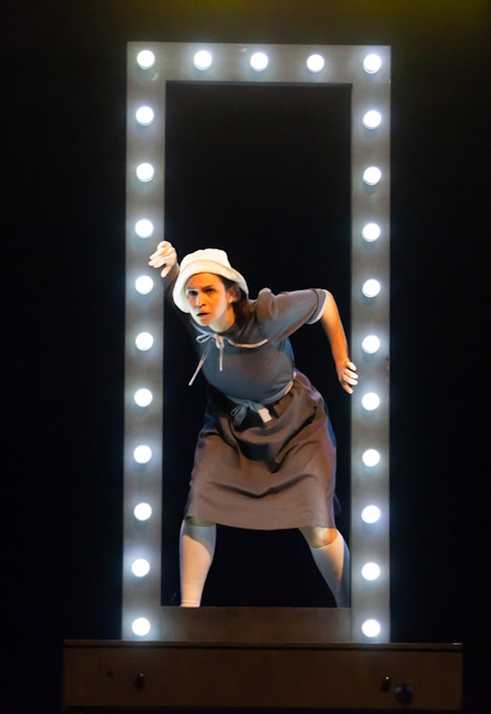 Постер Прощай, конферансье в Москве