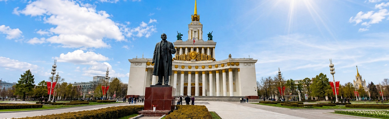 ВДНХ. Советское наследие — самостоятельный квест в мессенджере (без гида) Фото афиши ВДНХ. Советское наследие — самостоятельный квест в мессенджере (без гида).