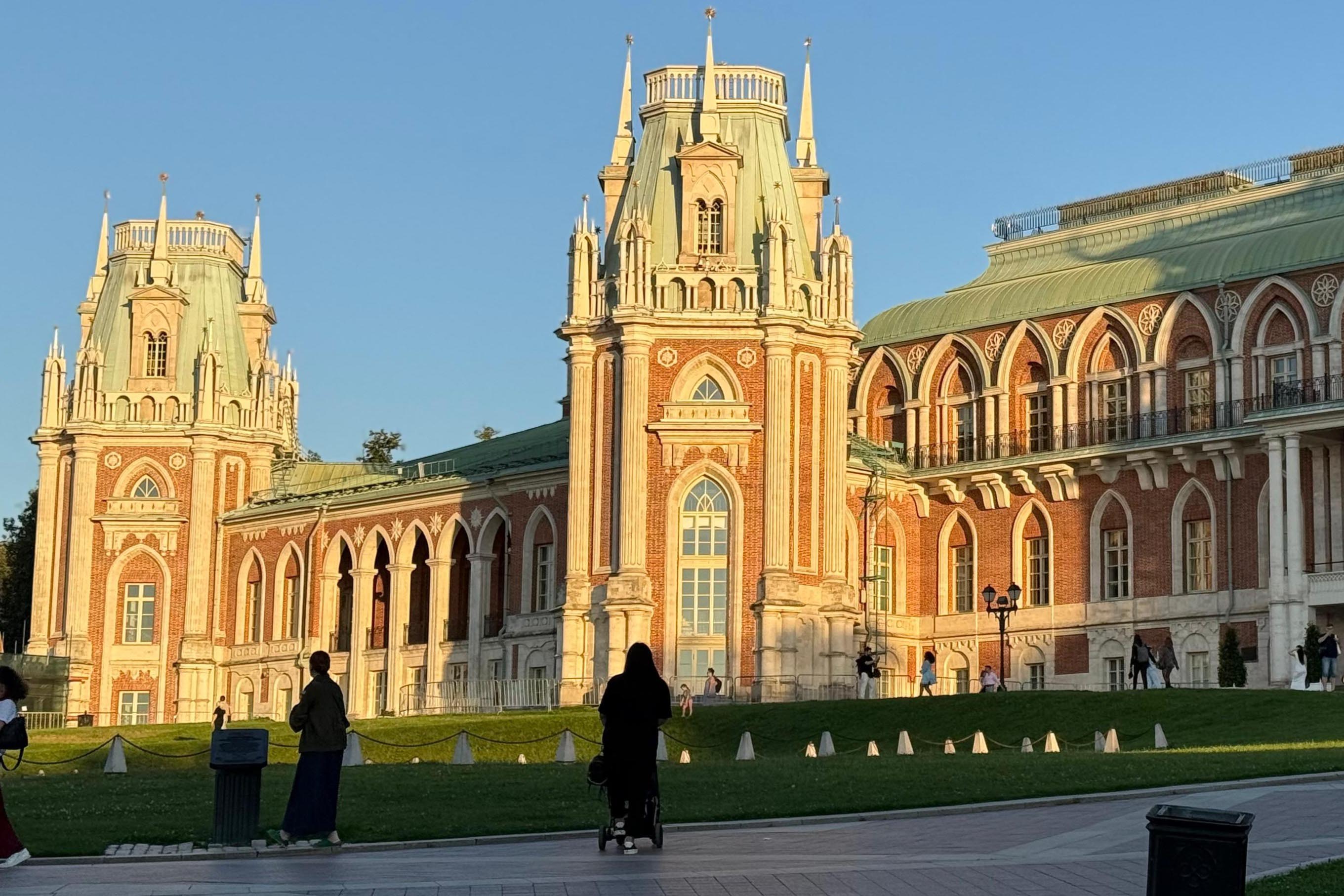 Экскурсия по парку Царицыно: от Екатерины Великой до наших дней Фото афиши Экскурсия по парку Царицыно: от Екатерины Великой до наших дней.