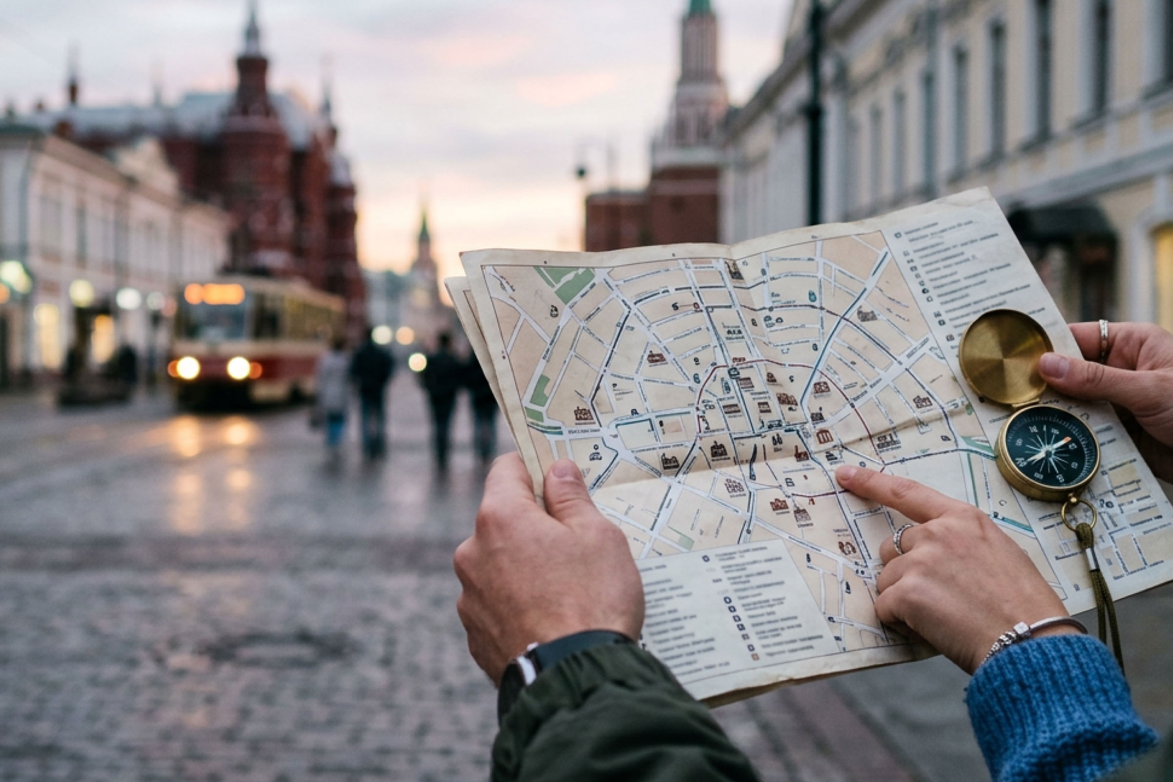 Ночная автобусная экскурсия «Путешествие по следам романа «Мастер и Маргарита» Фото афиши Ночная автобусная экскурсия «Путешествие по следам романа «Мастер и Маргарита».