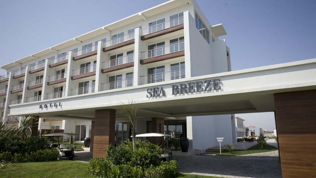 Sea Breeze Resort Фото афиши Sea Breeze Resort.