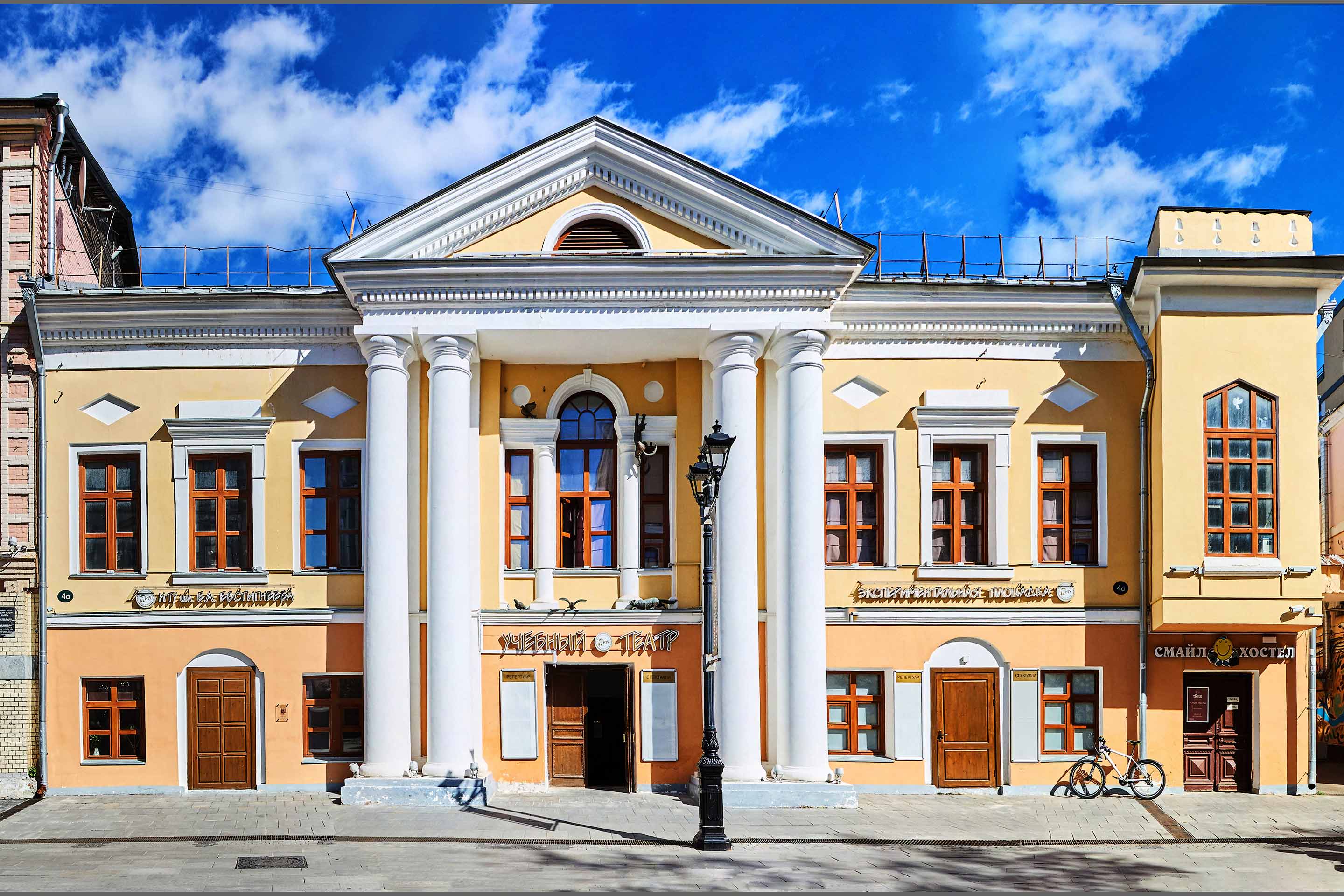 Фото афиши Серебряное копытце.