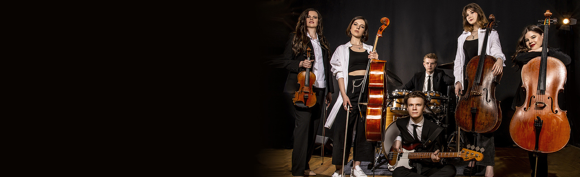 Magic Cellos Band: Мировые рок-хиты на Виолончелях Фото афиши Magic Cellos Band: Мировые рок-хиты на Виолончелях.