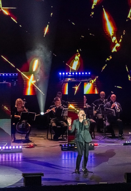 Постер Легендарные хиты Depeche Mode "Enjoy the Symphony": Шоу с оркестром в Новокузнецке