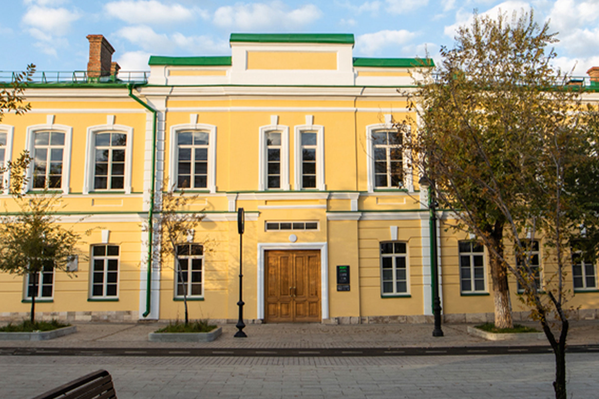 Кураторская экскурсия по выставке «Окраина». Промо-акция ко дню рождения музея М'АРТ Фото афиши Кураторская экскурсия по выставке «Окраина». Промо-акция ко дню рождения музея М'АРТ.
