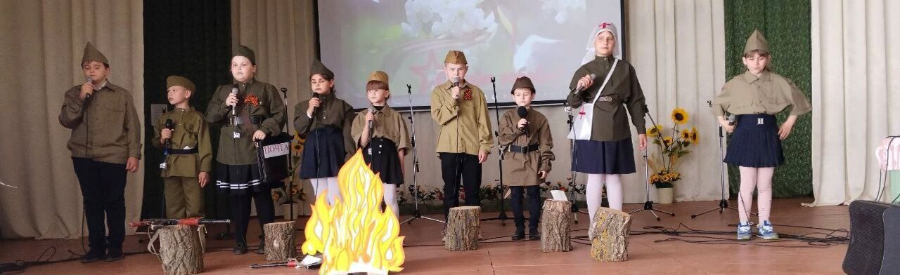 Песня в солдатской шинели. Музыкально-патриотический час Фото афиши Песня в солдатской шинели. Музыкально-патриотический час.