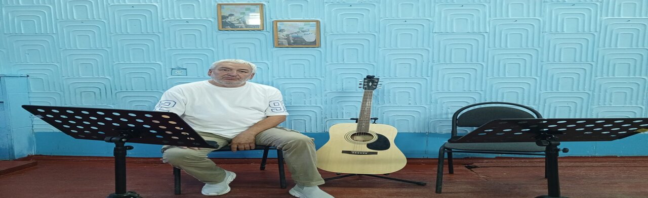 Три аккорда. Мастер-класс по игре на гитаре Фото афиши Три аккорда. Мастер-класс по игре на гитаре.