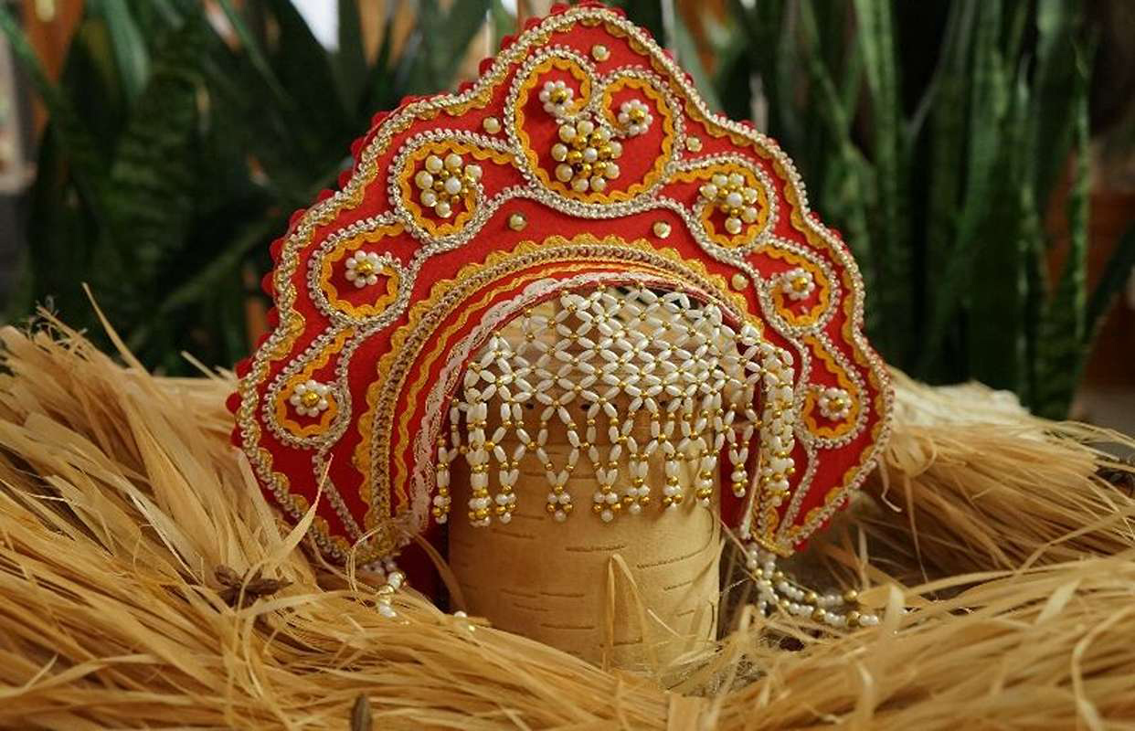 Кокошник-самый русский символ. Познавательный час Фото афиши Кокошник-самый русский символ. Познавательный час.