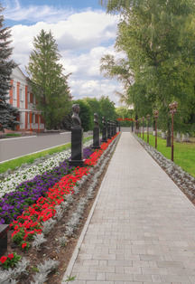 Постер Экскурсия по аллее Героев Советского Союза в городском парке «Аллея Героев» в Саратове