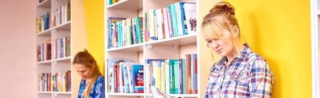 Литературный клуб «Молодежь и книга» Фото афиши Литературный клуб «Молодежь и книга».