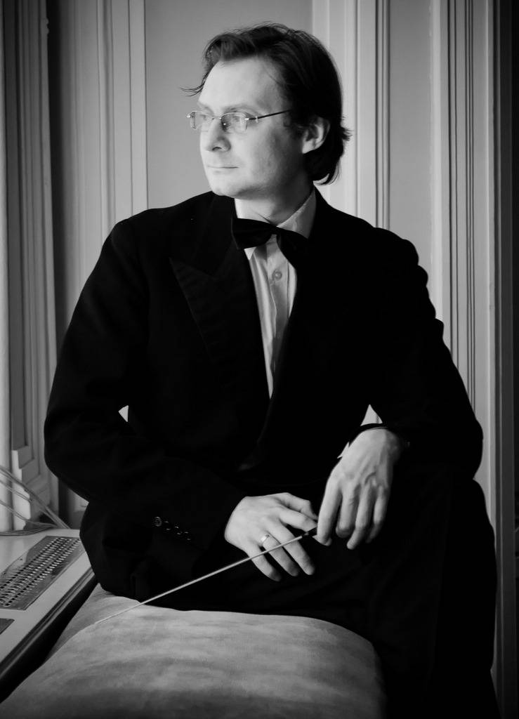 orkestr dirizher Pavel Oparovskij.jpg