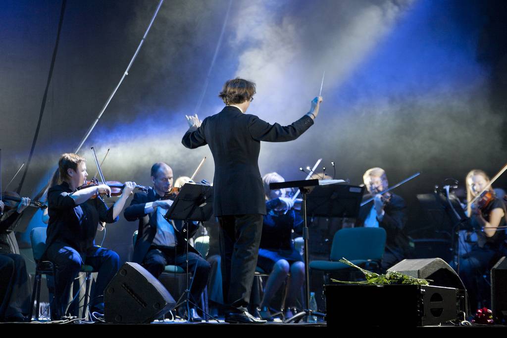 orkestr dirizher Pavel Oparovski concert Dom Shrodera.jpg