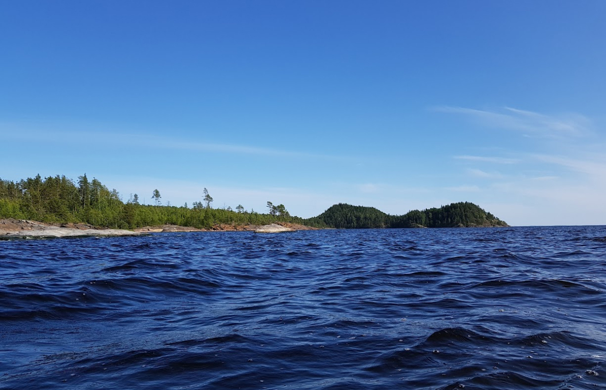 Карельская сказка: водопады, хаски, олени, водная прогулка по Ладожским шхерам на катере, знакомство с лютеранской кирхой. — Парковка за Казанским собором (Казанская пл., 2) — афиша Санкт-Петербург