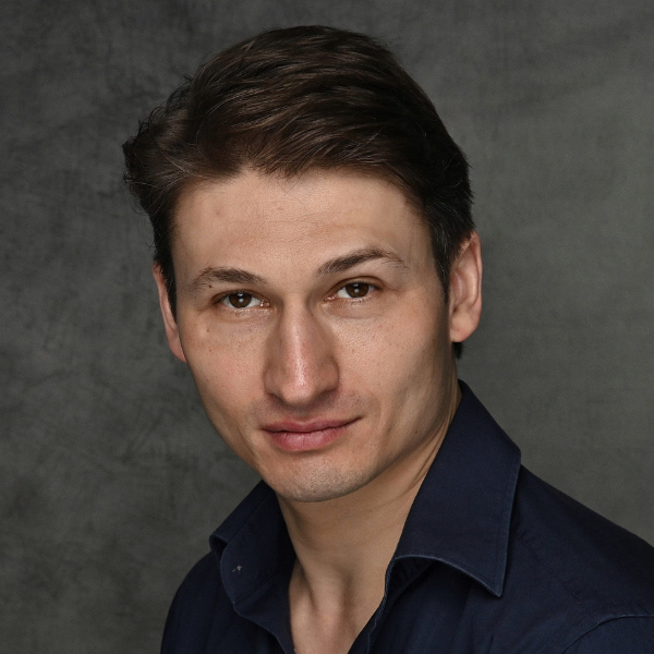 https://cdn.kassir.ru/spb/person/27cf11fc9fa2ac9092fa45bcb0deead5.png