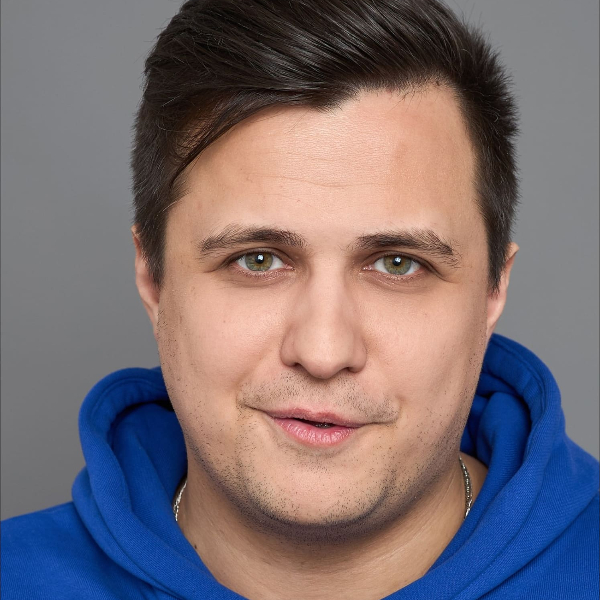 https://cdn.kassir.ru/spb/person/a87f7d0a6aa54f3c53871fdb9294b299.jpg