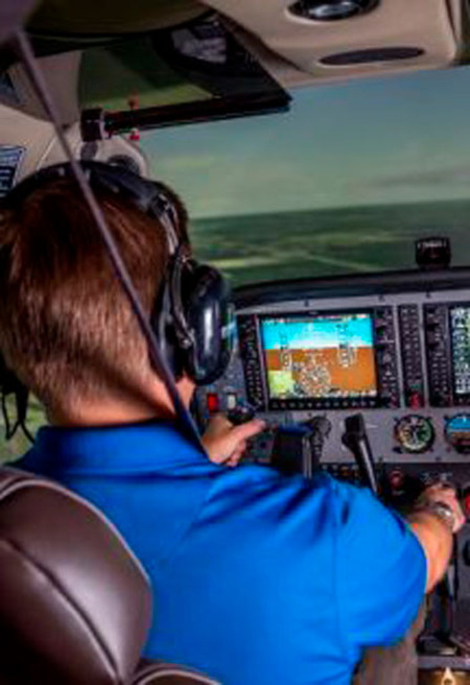 Постер события Полёт на авиатренажёре легкомоторного самолёта Cessna-172.