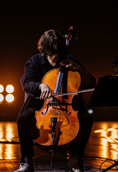 МИРОВЫЕ РОК-ХИТЫ НА ВИОЛОНЧЕЛЯХ. ATOMIC CELLOS В КЛУБЕ DOUGLAS