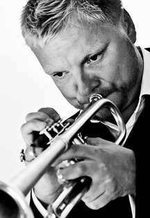 Мировые хиты на саксофонах. 2х2 Sax Quartet. Яна Дельмас (вокал) и Иван Васильев (труба) Фото афиши Мировые хиты на саксофонах. 2х2 Sax Quartet. Яна Дельмас (вокал) и Иван Васильев (труба)