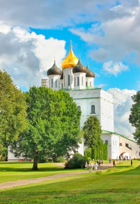 Тур на 1 день "Древние крепости Руси: Псков-Изборск-Печоры"
