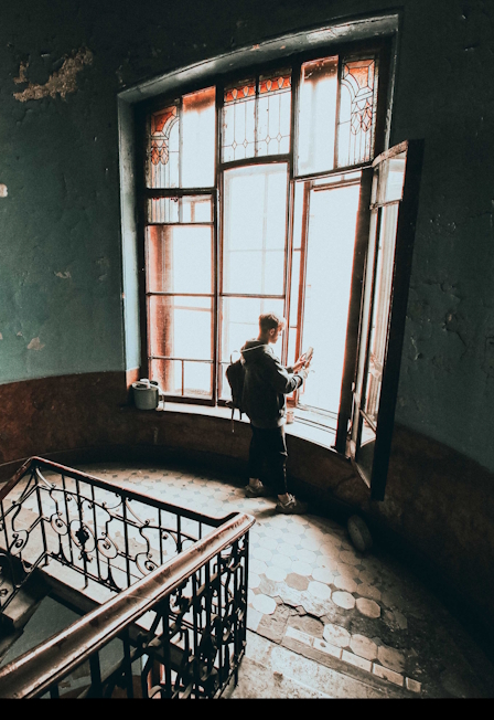 СЕКРЕТЫ ПЕТРОГРАДСКОЙ СТОРОНЫ: ПАРАДНЫЕ И ДВОРЫ