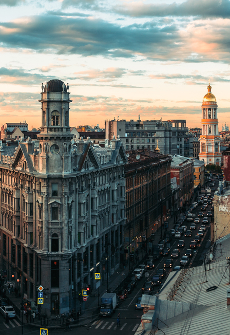 РОМАНТИЧЕСКИЙ ПИТЕР: ДВОРЫ, ПАРАДНЫЕ, КОММУНАЛКА И КРЫША