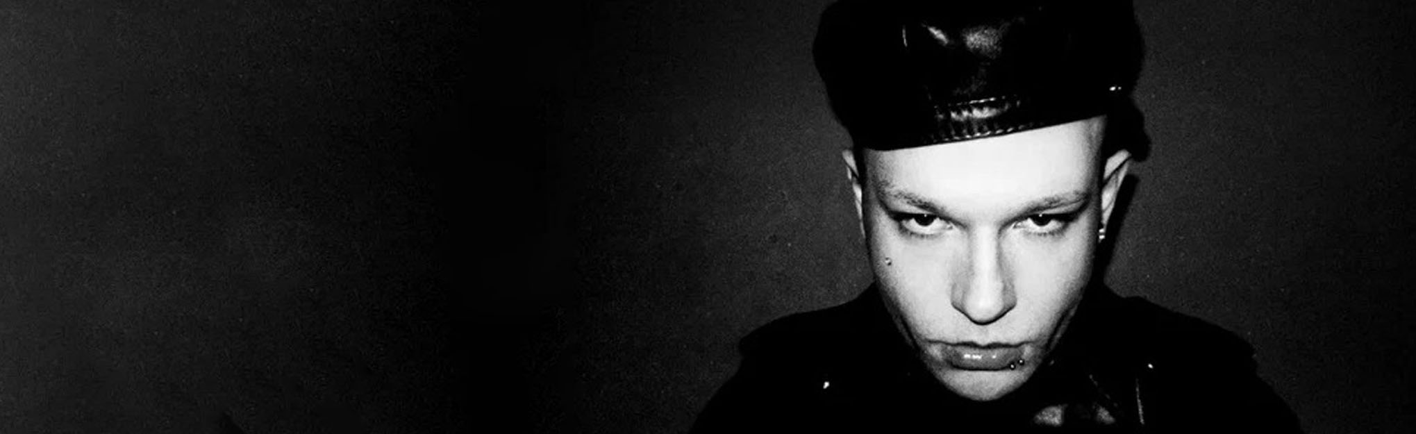 huzzy b Фото афиши huzzy b.