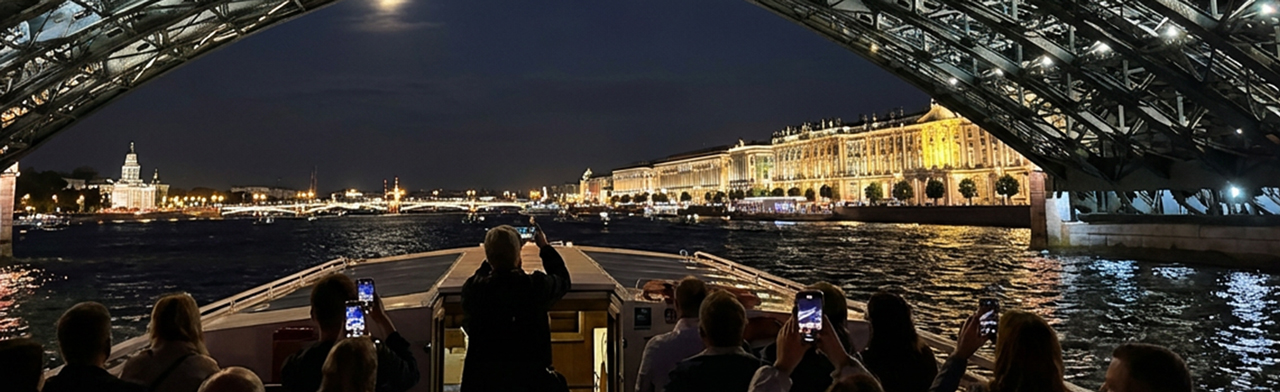 Развод мостов. Ночная прогулка по Неве Фото афиши Развод мостов. Ночная прогулка по Неве.