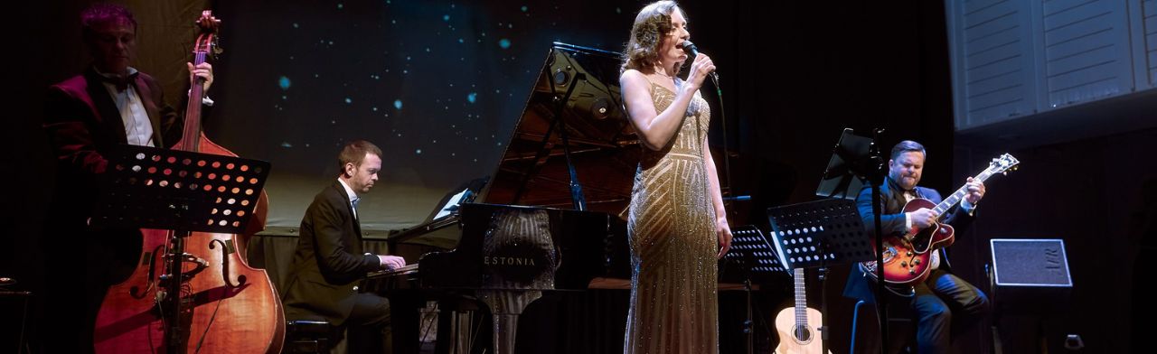 CHRISTMAS JAZZ. Новогодний концерт в старинном особняке Фото афиши CHRISTMAS JAZZ. Новогодний концерт в старинном особняке.