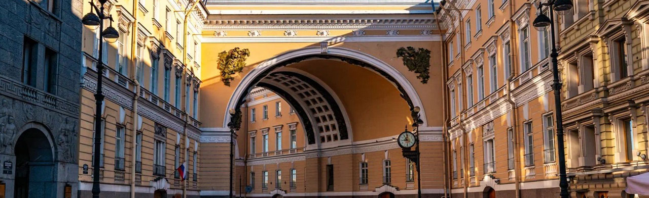 Петербург и его дворы, парадные и смотровая площадка Фото афиши Петербург и его дворы, парадные и смотровая площадка.