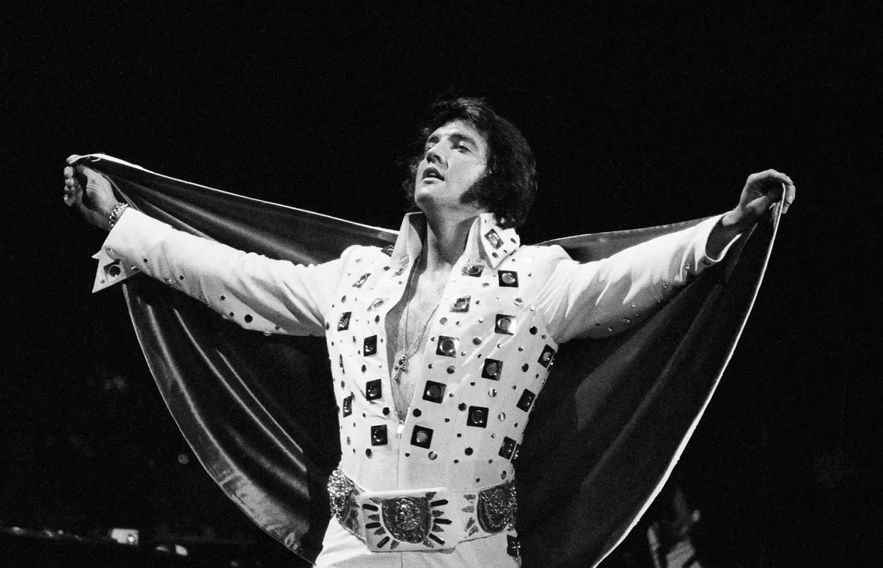 Концерт «ELVIS PRESLEY TRIBUTE между небом и Невой» Фото афиши Концерт «ELVIS PRESLEY TRIBUTE между небом и Невой».