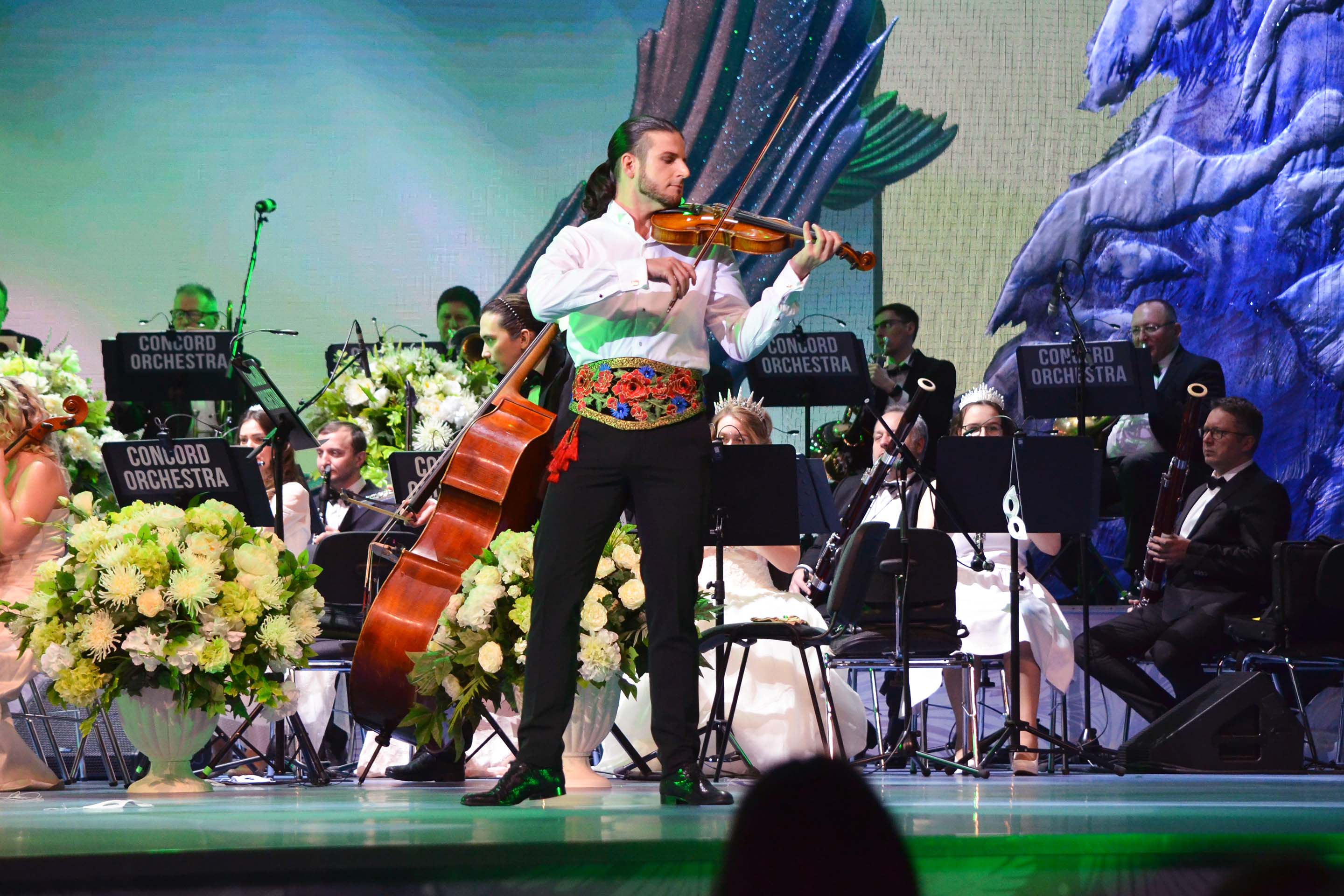 Белоснежный бал ШТРАУС и КАЛЬМАН. CONCORD ORCHESTRA Фото афиши Белоснежный бал ШТРАУС и КАЛЬМАН. CONCORD ORCHESTRA.