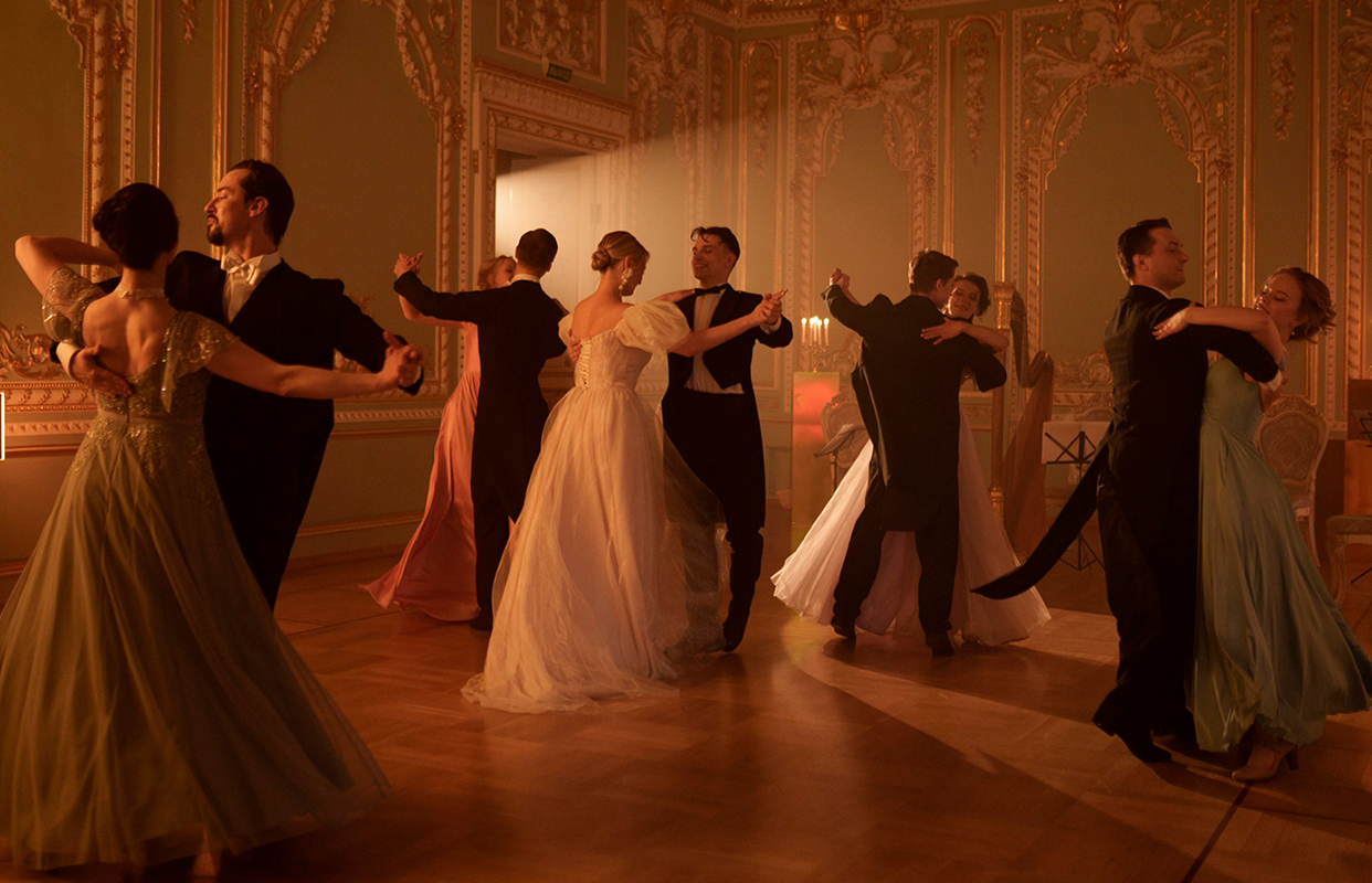 Фото афиши White Night Ball. Бал 19 века в Особняке с водной прогулкой на развод мостов.
