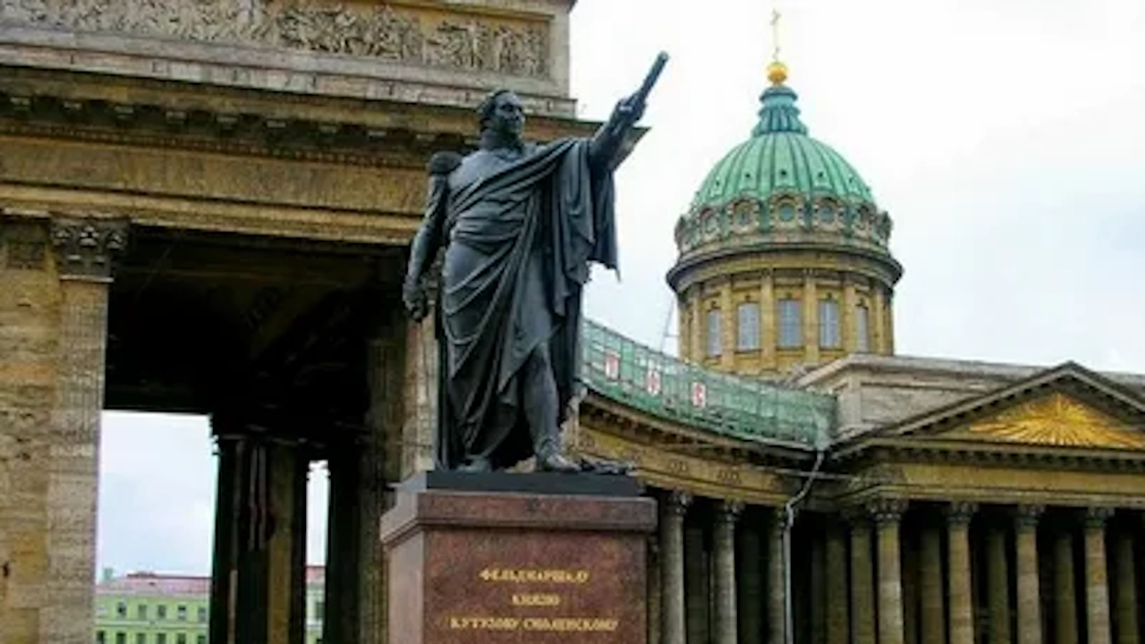 Место встречи: Казанский собор, рядом с памятником Кутузову Фото афиши Место встречи: Казанский собор, рядом с памятником Кутузову .